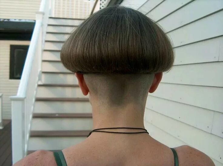 Прическа горшок длинные волосы Blunt Bowl Haircut Women