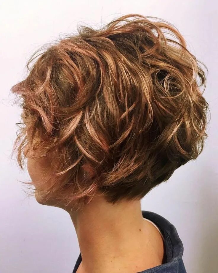 Прическа градуированное каре кучерявая Short messy pixie haircut hairstyle ideas 9 Messy short hair, Short curly hairst