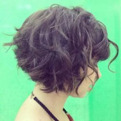 Прическа градуированное каре кучерявая 30+ Super Short Bob Hairstyles With Bangs Bob-Hairstyle.Com Tumblr hair, Curly h