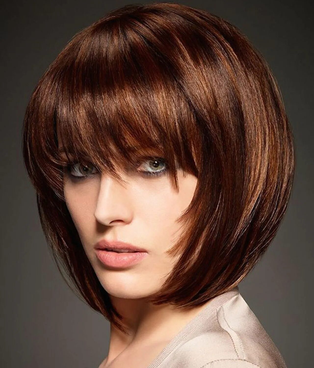 Прическа градуированное каре с челкой 2016 trend bayan saç renkleri Coupe de cheveux, Tendances coiffures, Coupe court