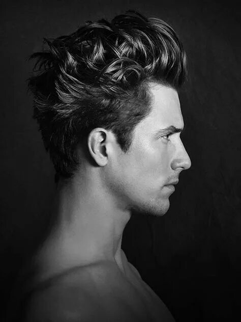 Прическа гранж мужская Tsunami Fringe. Photo by Patrick McCarthy Wavy hair men, Mens hairstyles medium,