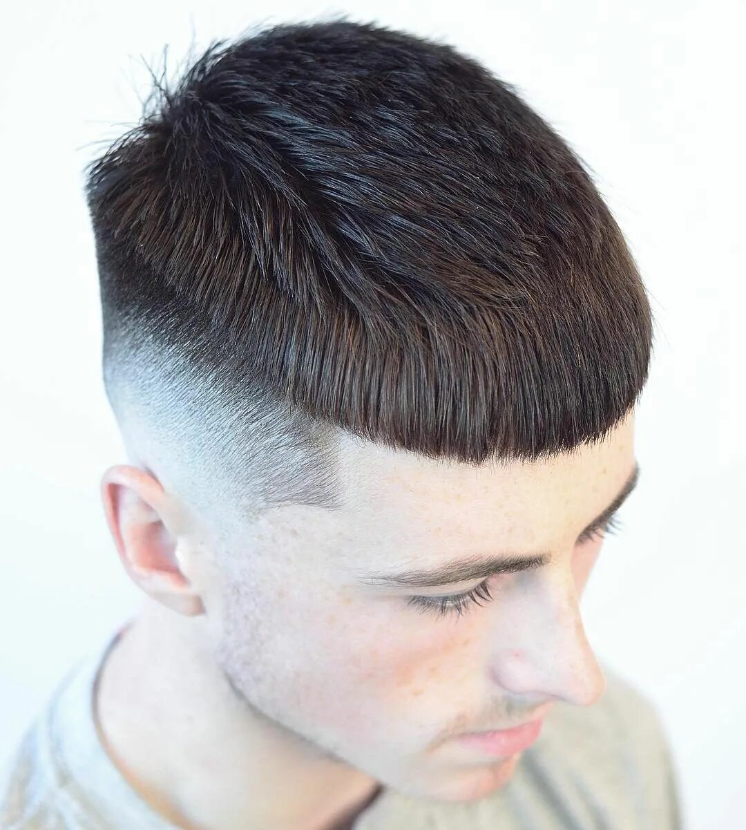 Прическа грибок мужская 55 Short Haircuts For Men: The Latest Styles For 2023 Mens hairstyles short, Sho