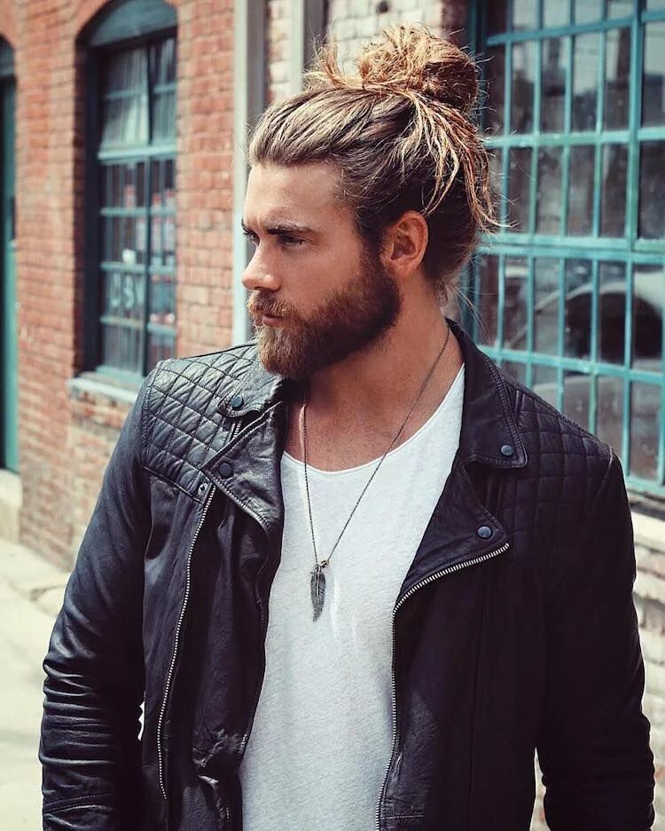 Прическа гулька мужская 19 maneiras diferentes de usar uma camiseta branca Man bun hairstyles, Man bun h