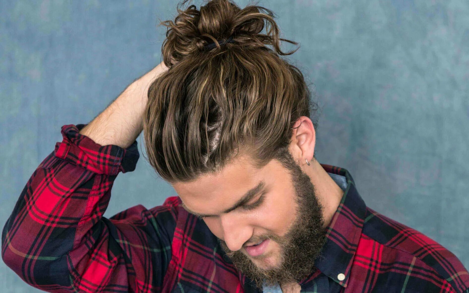 Прическа хендмейд мужская Кому подойдет Man Bun - МУЖИКИ ПРО