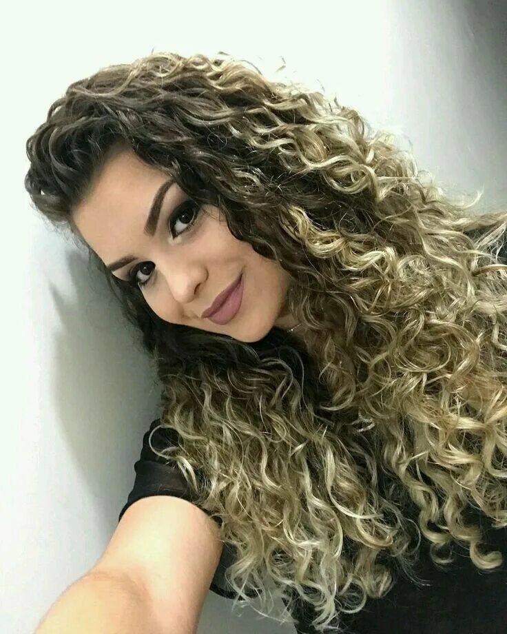 Прическа химия на длинные Pin on Curly Hair Curly hair styles, Colored curly hair, Curly hair inspiration