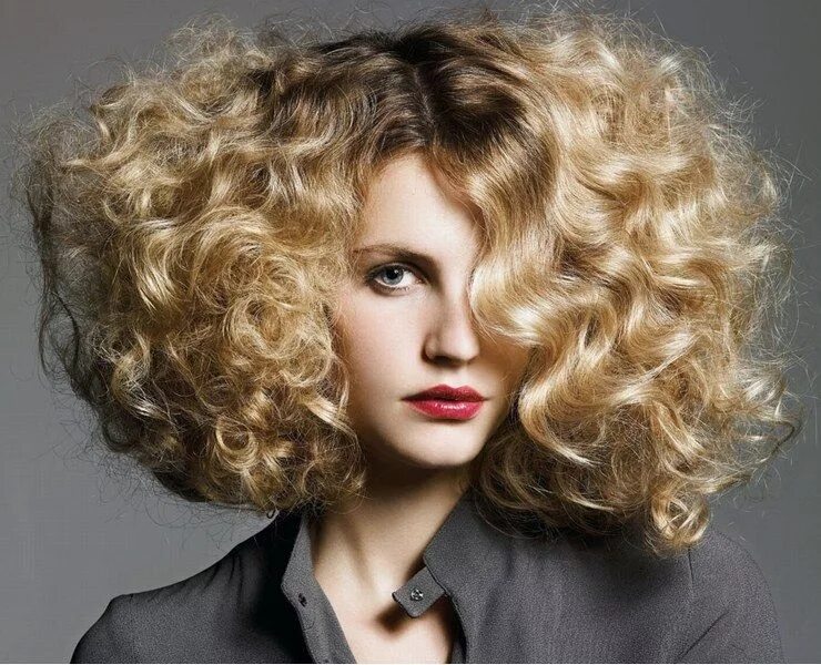 Прическа химия волос фото Pin on Hair and Makeup Curly hair model, Big curly hair, Thick hair styles