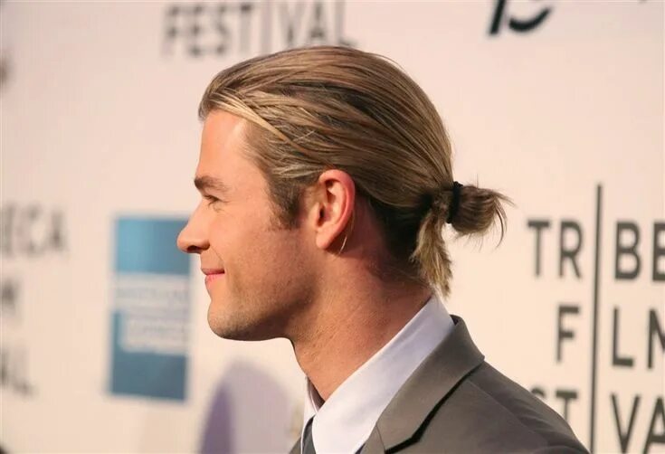 Прическа хвост на длинные волосы мужская See the best celebrity man buns Man bun hairstyles, Hipster hairstyles, Man bun 