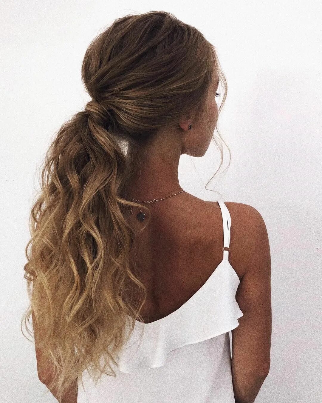 Прическа хвост на средние волосы с кудрями Gorgeous Ponytail Hairstyle Ideas That Will Leave You In FAB Curly hair styles, 