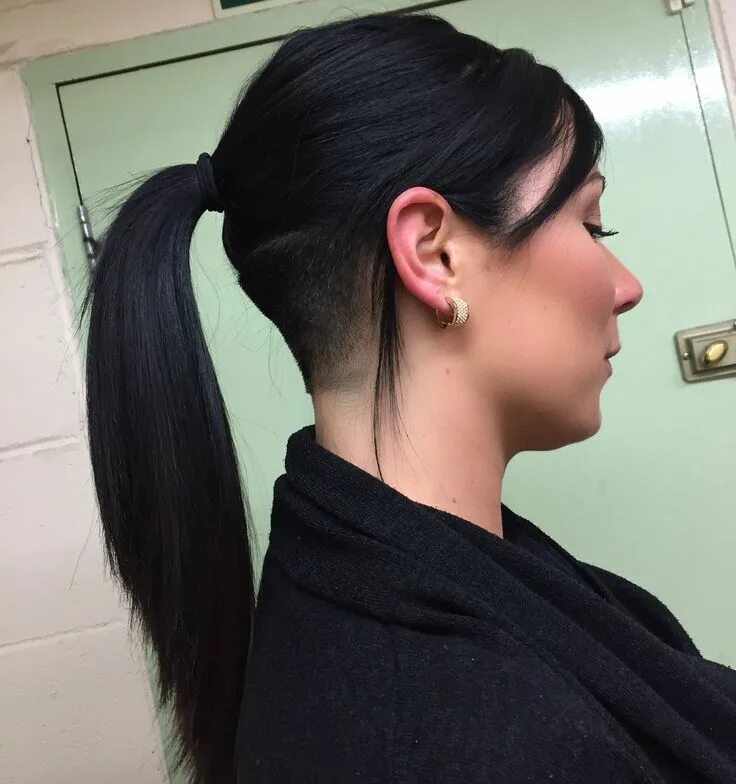 Прическа хвостик женская Undercut Nape Fade Undercut long hair, Low ponytail hairstyles