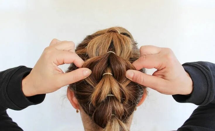 Прическа хвостики с резинками на короткие волосы Pull-Through Braid Hair Styles Pull through braid, Braids for long hair, Braided