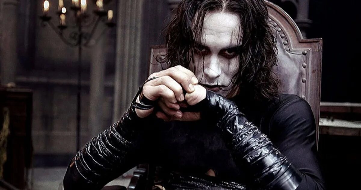 Прическа из фильма ворон 2024 Brandon Lee's The Crow Costume Brings in $25K at Auction - IMDb