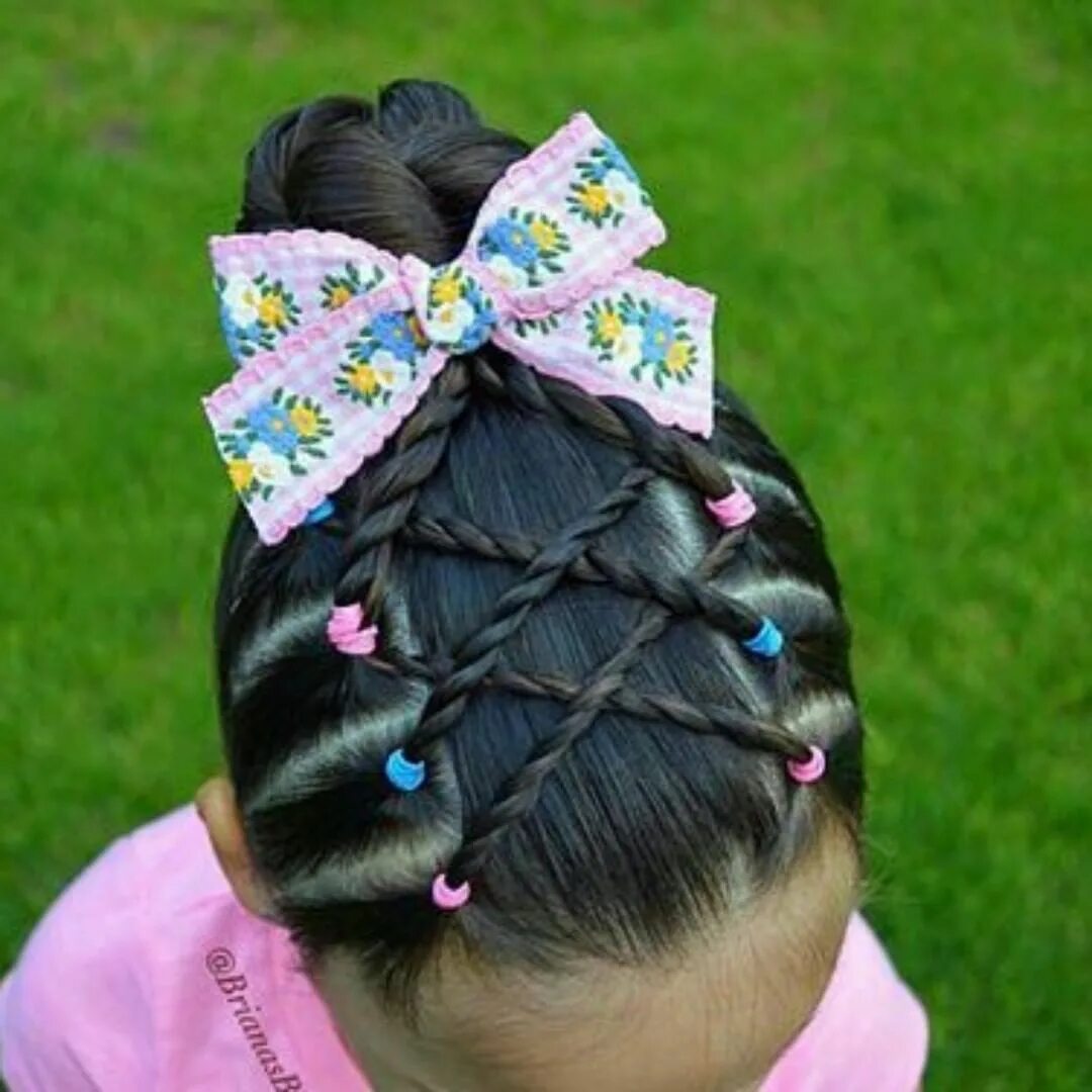 Прическа из маленьких резиночек для девочек No photo description available. Kids hairstyles, Baby hairstyles, Girl hair dos