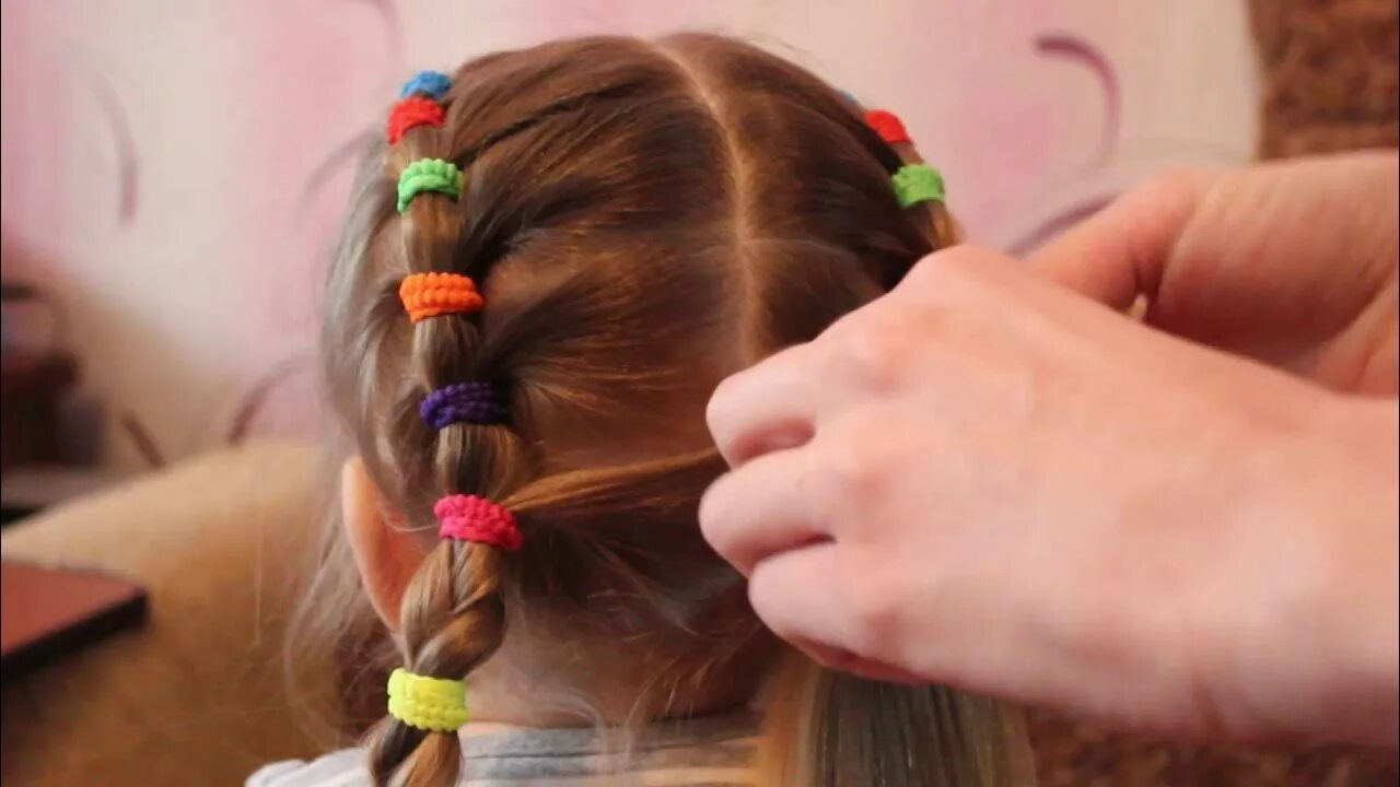 Прическа из резиночек для девочек Original hairstyle with colored elastics. Оригинальная прическа с разноцветными 