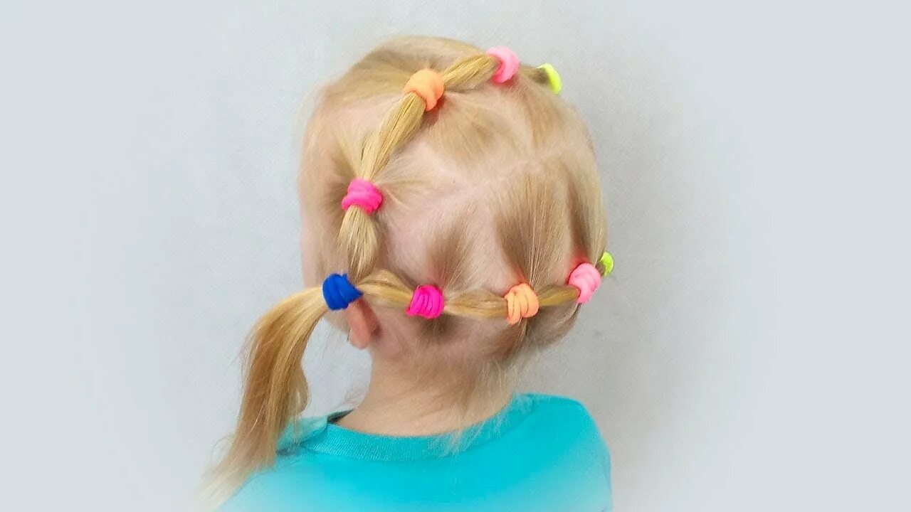 Прическа из резинок для девочек в садик Pull through ponytails with colored elastic bands/ LITTLE GIRL HAIRSTYLE - YouTu