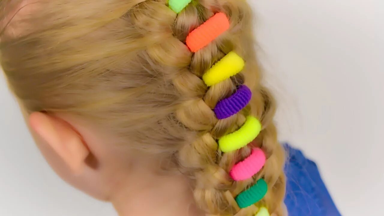 Прическа из резинок для года Beautiful braid with bright elastics. Quick and easy hairstyle for little girl #