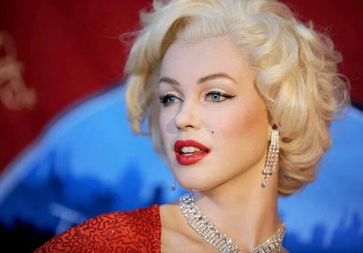 Прическа как у мерлин монро как сделать MM in wax at Madame Tussaud Marilyn monroe photos, Marilyn, Marilyn monroe