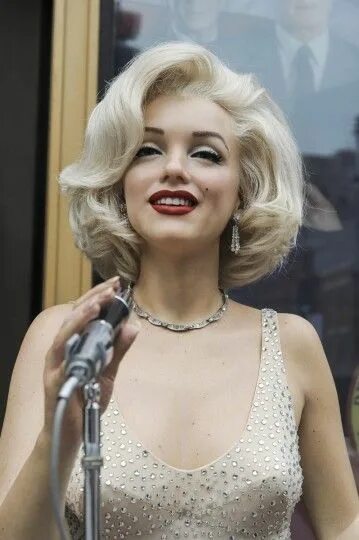 Прическа как у мерлин монро как сделать Figura de cera de Marilyn Monroe Vintage hairstyles, Cool short hairstyles, Shor