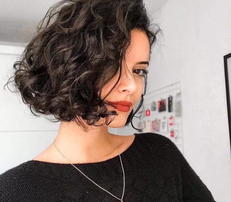 Прическа каре боб кудрявая 55+ Best Bob Hairstyles and Bob Haircuts for 2022 Short curly haircuts, Short bo