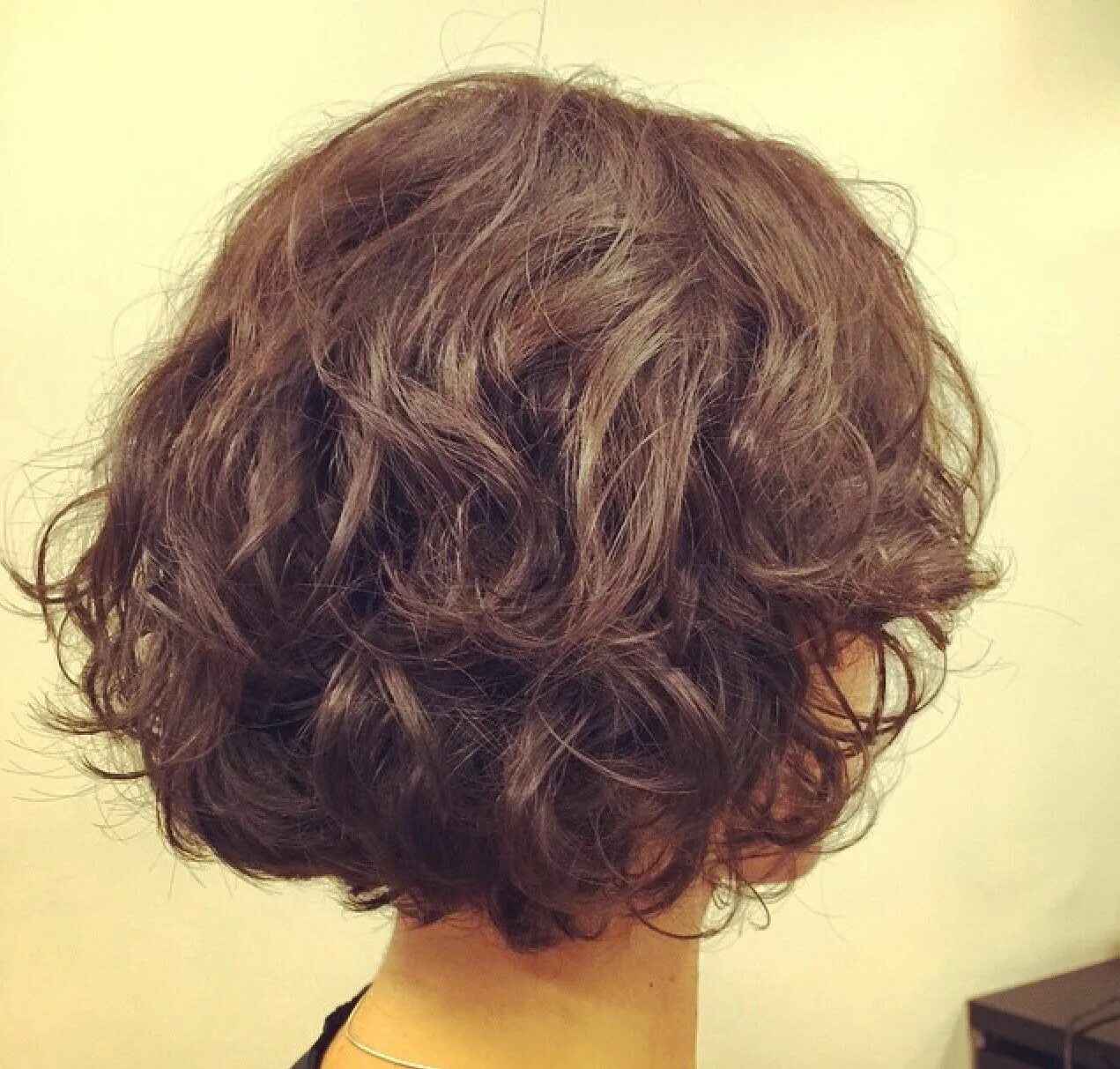 Прическа каре боб кудрявая Pin by Rui Radik on Hair styles Short wavy haircuts, Short wavy hair, Messy shor