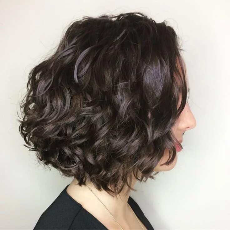 Прическа каре боб кудрявая Layered Curly Chocolate Brown Bob Wavy bob hairstyles, Curly bob hairstyles, Bob