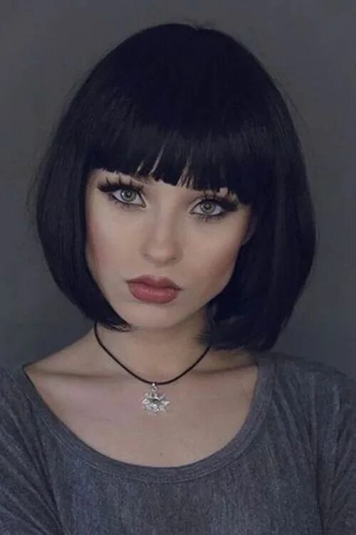 Прическа каре брюнетки #shortbobhaircutswithbangs Short straight hair, Bob hairstyles for thick, Short 