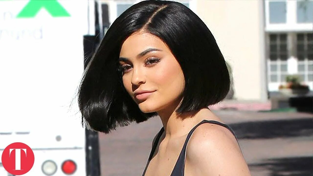 Прическа каре брюнетки Kylie Jenner Fans Start GoFundMe Account Seeking 100M To Help Her Reach BILLIONA