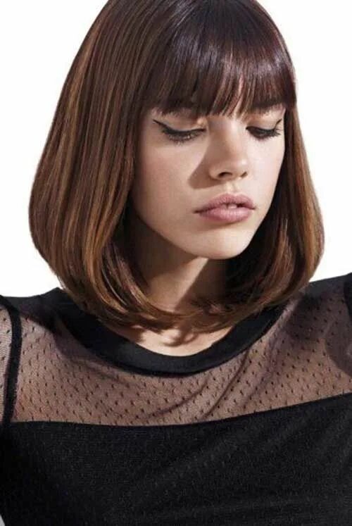 Прическа каре до плеч с челкой Shoulder Length Layered Bob with Bangs Bob-Hairstyle.Com Capelli castani medi, F