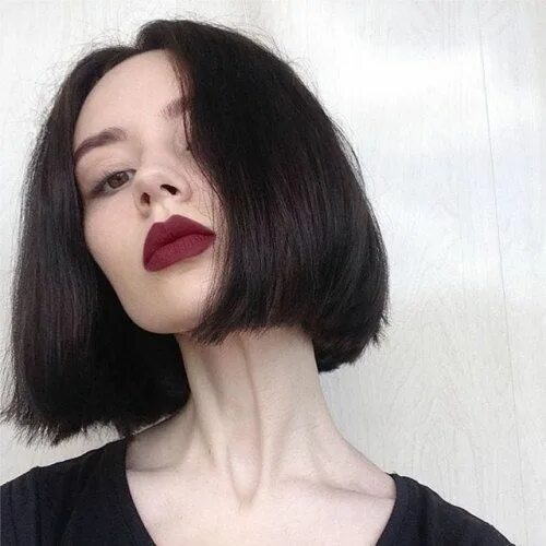 Прическа каре эстетика Short Bob Synthetic Lace Front Wigs for Women L Part Black Color Light Yaki Stra