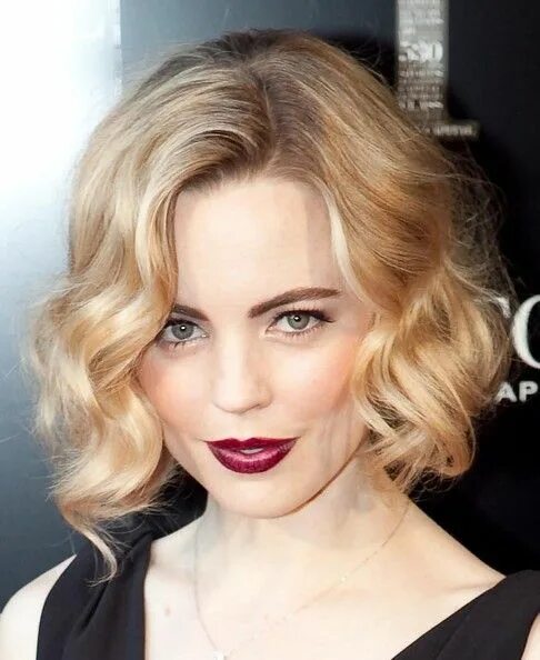 Прическа каре кудри фото Melissa George Medium Wavy Cut Formal hairstyles for short hair, Short wedding h