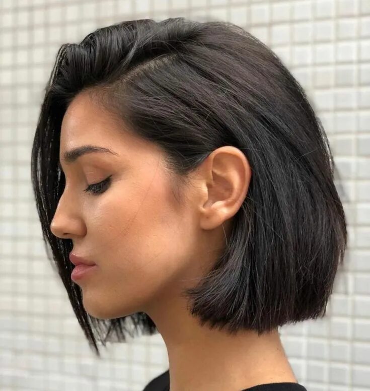 Прическа каре на густые волосы 60 Trendy Layered Bob Haircuts to Try in 2024 Bob hairstyles for thick, Wavy bob