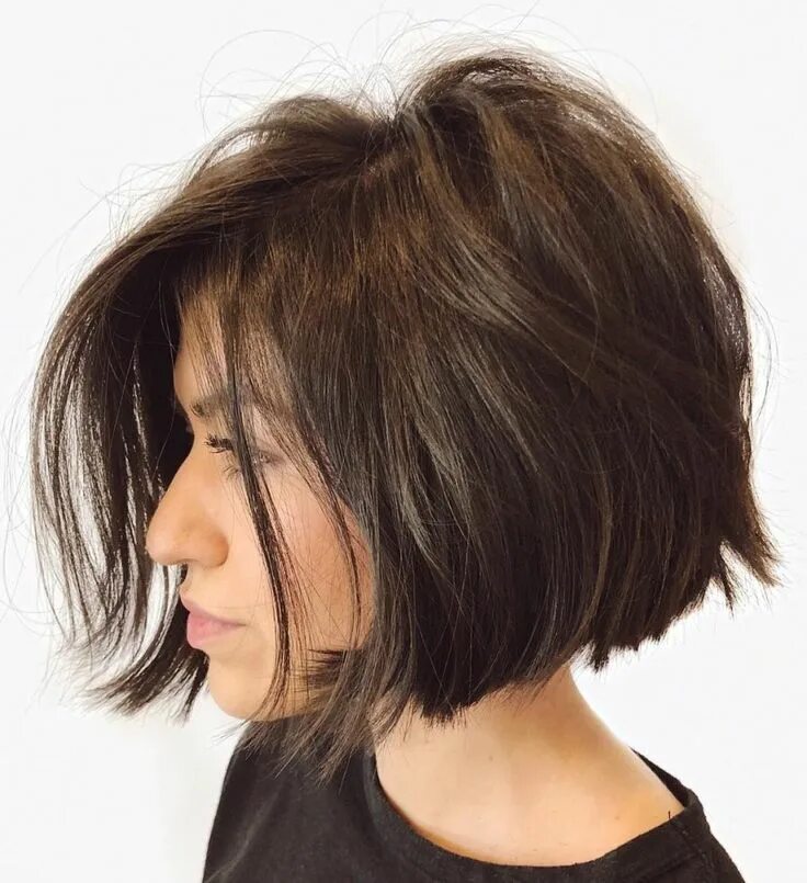 Прическа каре на густые волосы Current Disheveled Brunette Bob Haircut for thick hair, Thick hair styles, Short