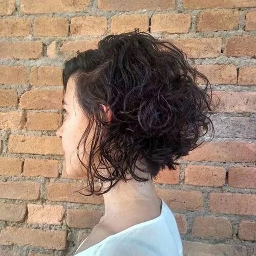 Прическа каре на кудрявые фото Latest Curly Bob Hairstyles and Cuts #shortbobhaircutswithbangs Cabelo, Cabelo c