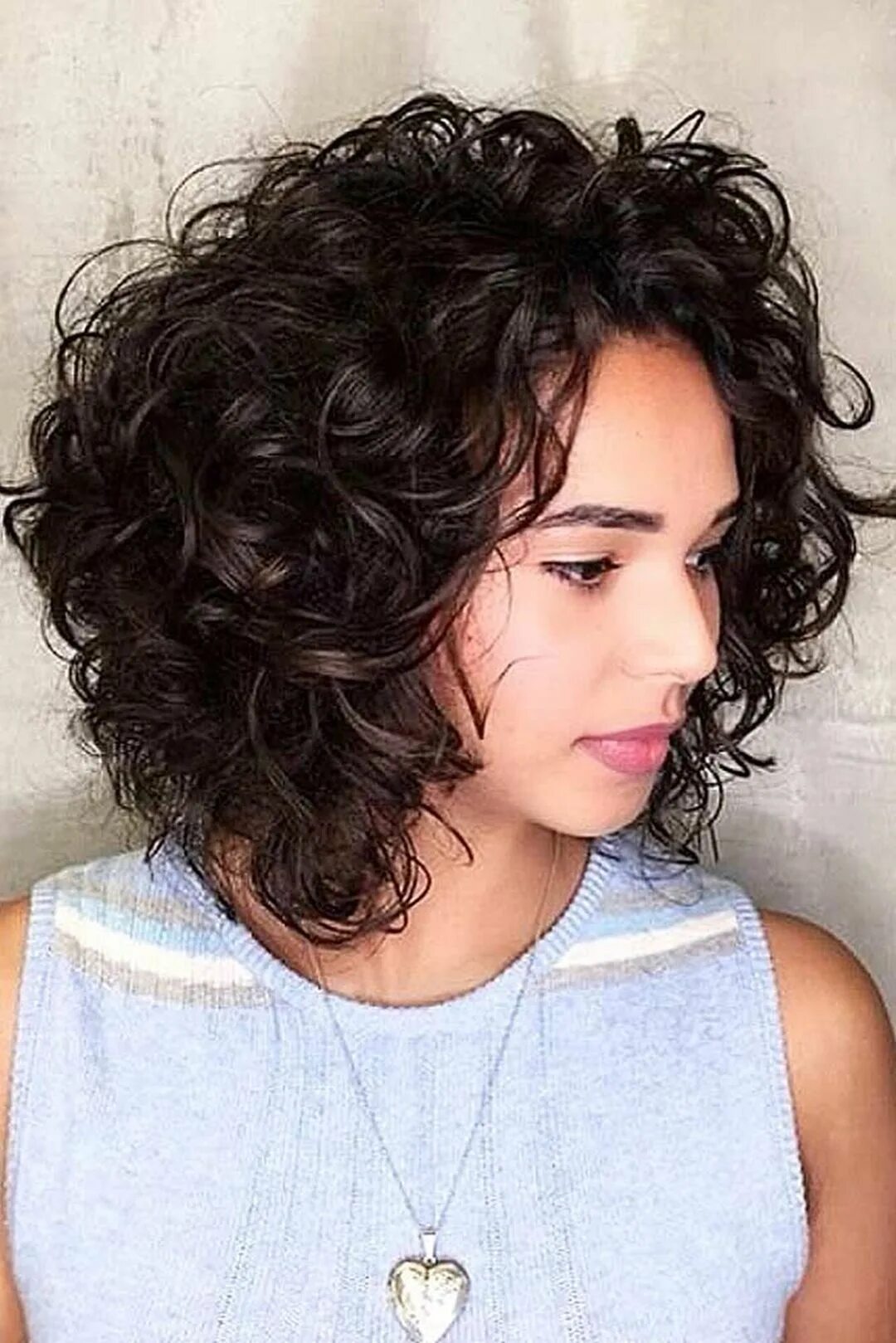 Прическа каре на кудрявые фото 15 Chic Curly Hairstyles To Make You Look More Charming Bob haircut curly, Curly