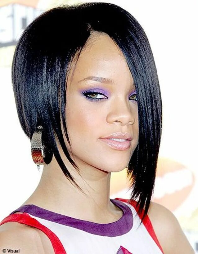 Прическа каре на одну сторону Les plus belles coiffures de Rihanna - Elle Coiffure rihanna, Carré plongeant as