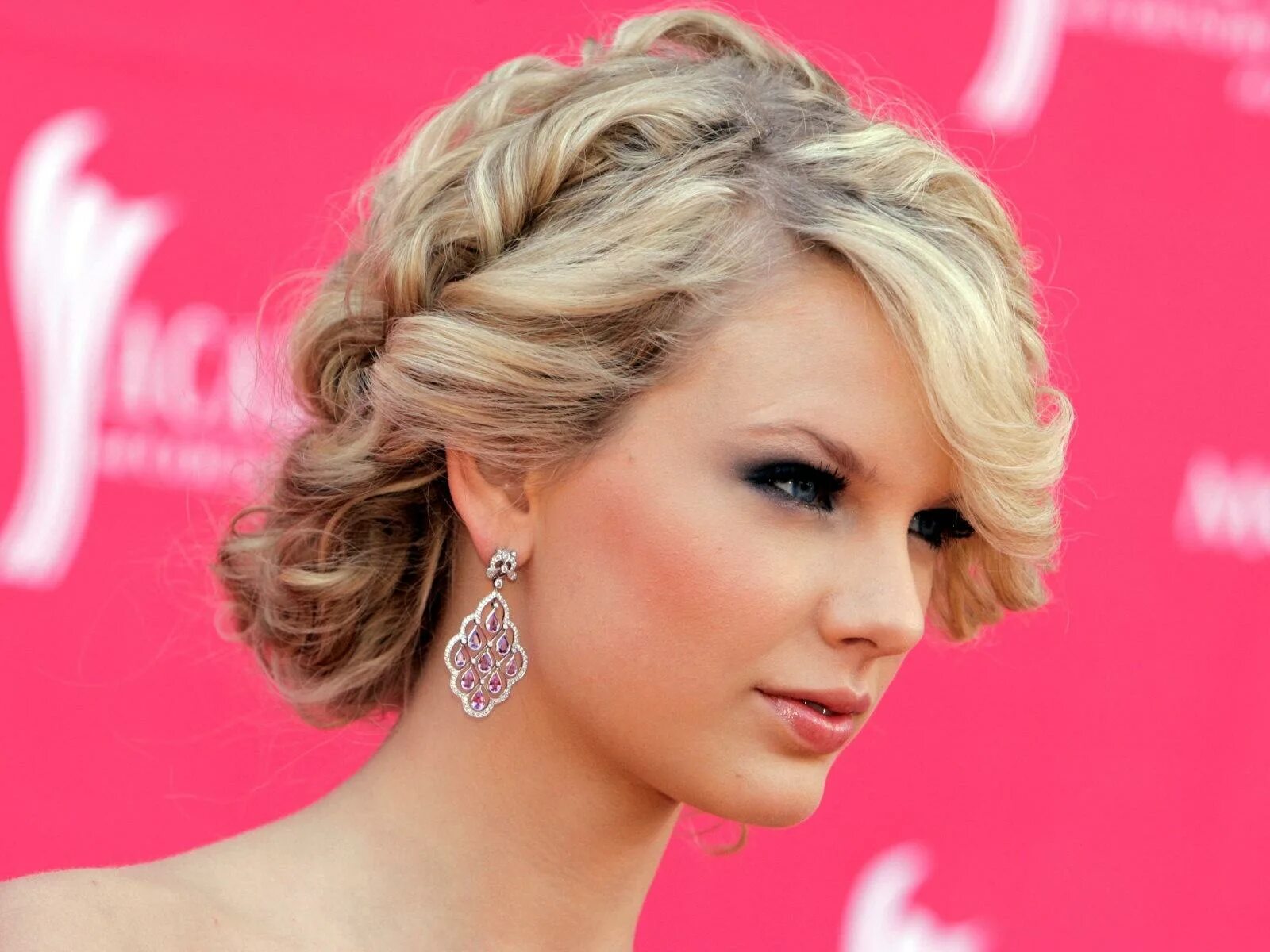 Прическа каре на праздник фото Photo Taylor Swift Music 1600x1200