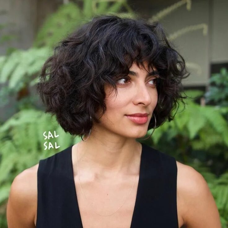 Прическа каре на волнистых волосах 50 Trendy Short Wavy Hairstyles for Low-Maintenance Looks Short wavy hair, Wavy 