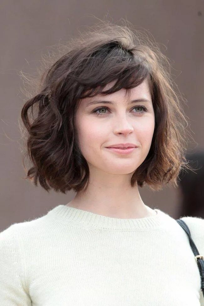 Прическа каре пушистое 20 carrés repérés sur Pinterest Messy bob hairstyles, Haircuts for frizzy hair, 