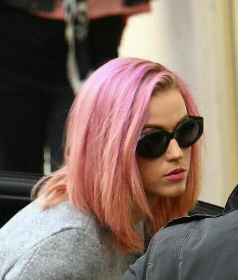 Прическа каре розовыми Katy Perry Pink hair Katy perry hair color, Katy perry hair