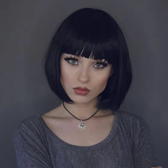 Прическа каре с челкой Короткие волосы с прямой челкой - модные стрижки Short hair styles, Short hair w