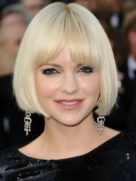 Прическа каре с челкой блонд 10+ Chin Length Wavy Bob With Bangs - Fashion Style