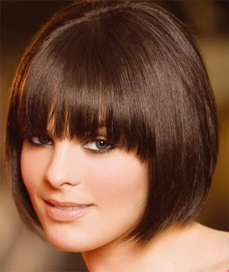 Прическа каре с челкой для круглого Penteado com franja Bob hairstyles for thick, Medium bob hairstyles, Glamorous h