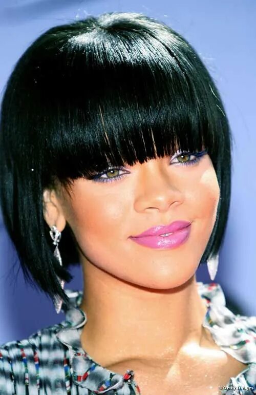 Прическа каре с густой челкой rihanna bob - Google Search Bob hairstyles, One length hair, Haircuts with bangs