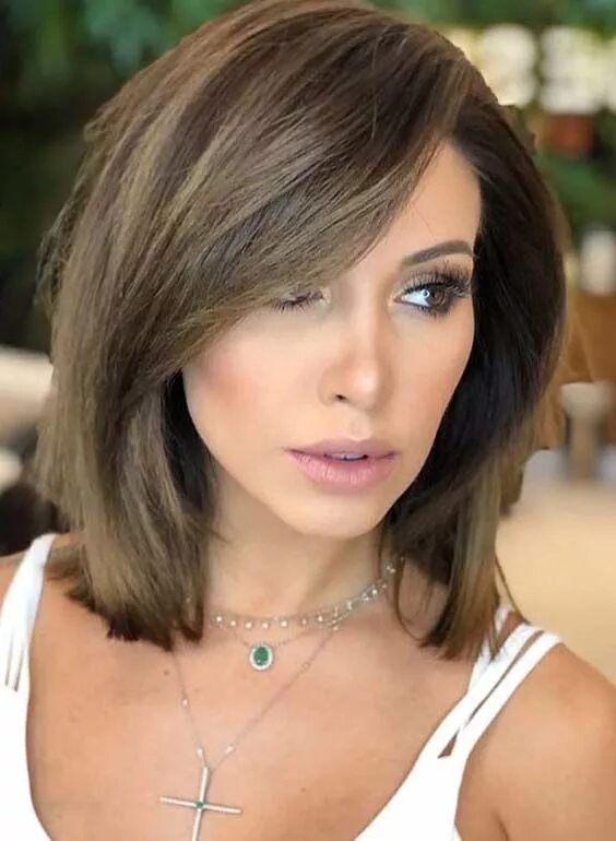 Прическа каре с удлиненной челкой фото Best Short to Medium Hairstyles for Women in 2018 #mediumhairstyles Medium hair 