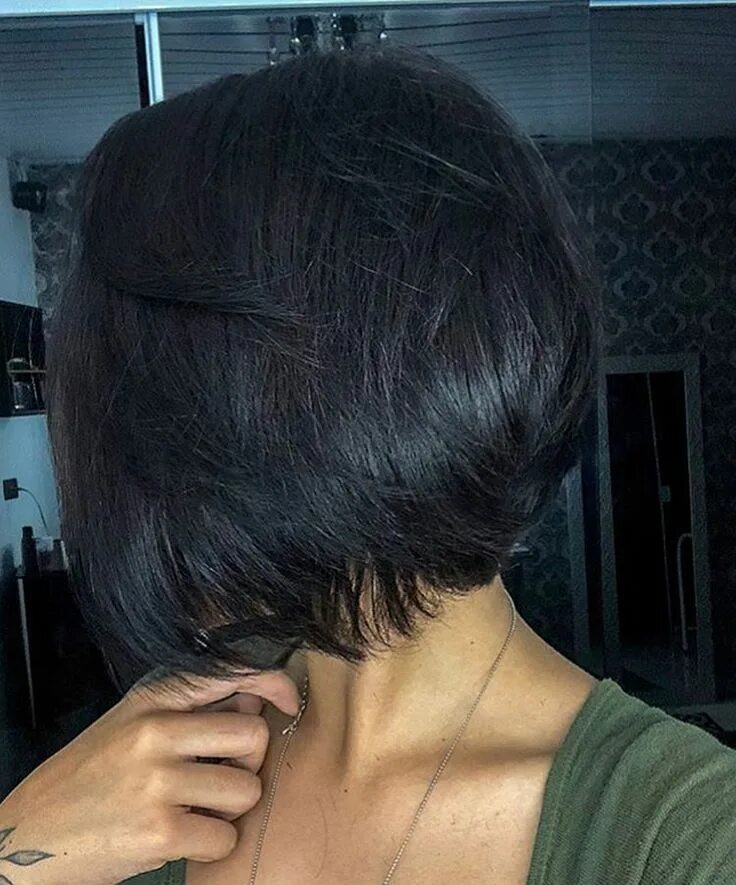 Прическа каре со спины CabeloCurto / ShortHair on Instagram: "@tatiimuller e o seu curtinho maravilhoso