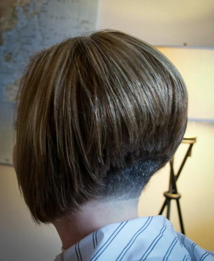 Прическа каре сзади Pin by Lisa Edwards on My Style Angled bob hairstyles, Short stacked bob hairsty