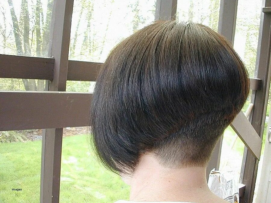 Прическа каре сзади фото Pin on боб 2 Angled bob hairstyles, Hairstyles 2011, Bob hairstyles