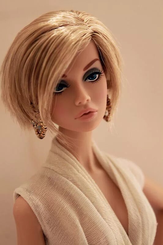 Прическа каре у текстильный куклы She's Not There Poppy Parker Barbie hair, Barbie dolls, Beautiful barbie dolls