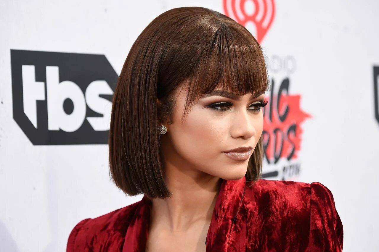 Прическа каре женская модная 2024 с челкой zendayac-news Zendaya coleman, Hair, Hair styles