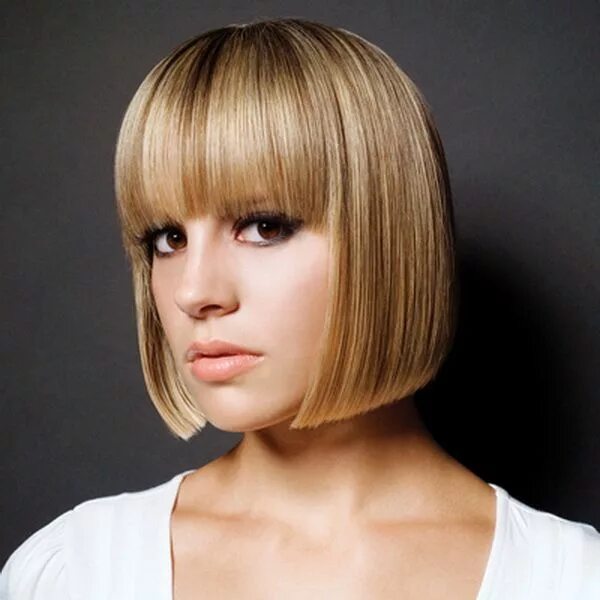 Прическа каре женская с челкой на средние Short one length One length haircuts, Long bob hairstyles, Short bob hairstyles