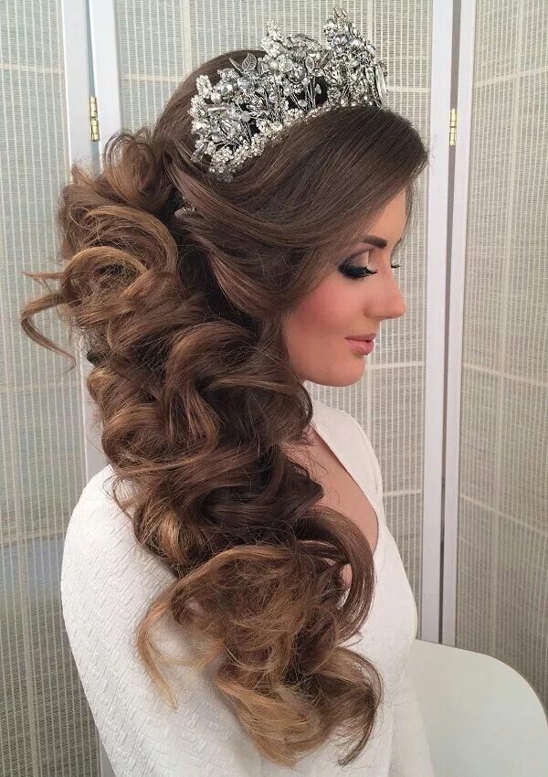 Прическа корона на длинные волосы Pin by Antonio Fernandez on Peinados Quince hairstyles, Hair styles, Wedding hai